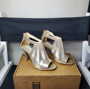 DYEABLES Womens Lotus Pump Heel Size 8, Champagne